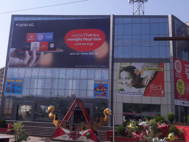 Building façade advertising