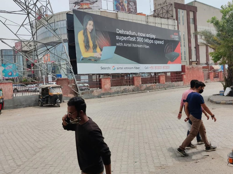 Hoarding advertising